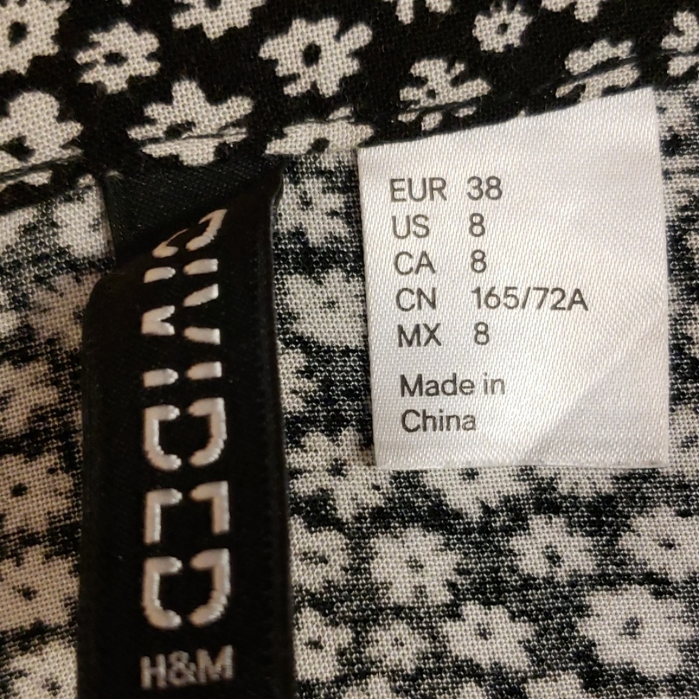 DIVIDED- H&M BLACK/WHITE SKIRT SIZE 8 - Picture 5 of 5